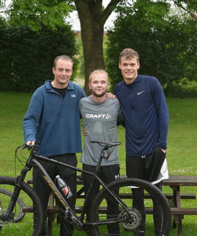 Sport & Fitness gennemfører personlige udfordringer 🥇
I dag tog Sport & Fitness de personlige udfordringer op, som de har trænet op til at gennemføre. Der blev blandt andet prøvet kræfter med triathlon og duathlon, forskellige mål indenfor vægtløftning og optagelsesprøven til politiet. Mega sejt gået!! 💪🏼 #højskole #højskoleliv #sport