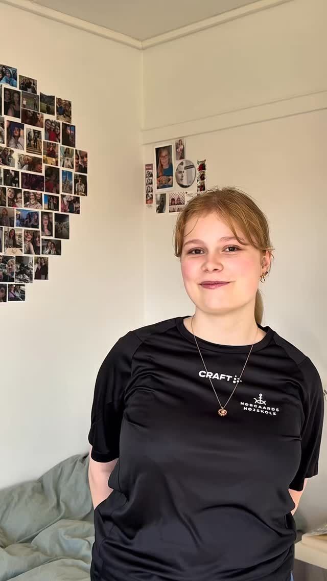 Roomtour på Klapvognen 🏡
På Nørgaards Højskole har vores elever mulighed for at vælge at bo på eneværelser. Her har eleverne stadig roomies - bare lige inde ved siden af. Pernille har inviteret os ind til en Roomtour på værelsesgangen “Klapvognen” 🌞 #roomtour #højskole #højskoleliv #højskolelivet