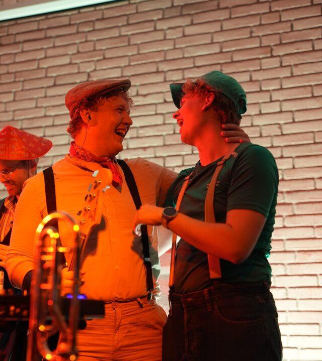 Elevtræf 2025 🌞
Skolen summede af gensynsglæde, da årets elevtræf løb af stablen i weekenden. Der blev blandt andet valgt nye medlemmer til elevbestyrelsen og danset til NH Allstar. Tak for en fantastisk weekend! #højskole #fællesskab #nrgaards