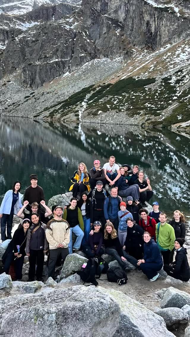 Interrailturen er godt i gang. Den har indtil videre budt på smuk natur, spændende mad, byliv, saltminer og en masse tog- og bussnacks🏔️🥘🏙️ Stay tuned - flere eventyr venter 🌞
#højskoleliv #højskole #interrail