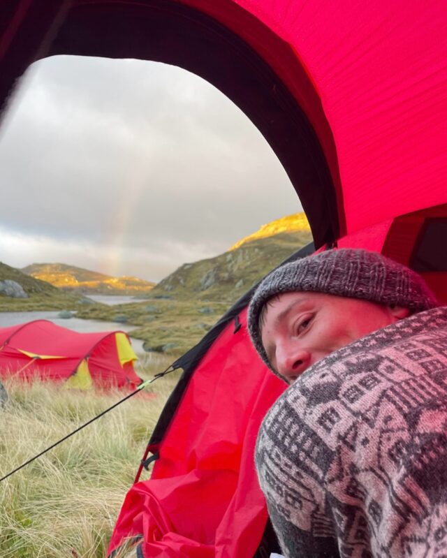 Friluftsliv E25 - sum up 🌱

Friluftsliv har i løbet af efteråret været på højfjeldstur i Norge og overnatningsture i Danmark. De har klatret i trækroner, sanket svampe, sejlet på Gudenåen, badet i skovsøer og fået et helt unikt fællesskab på deres ture i naturen. 

Vil du med til foråret? Vi tager igen til Norge, hvor vi prøver kræfter med fjeldski. Vi skal også på udflugt i havkajak og på overnatningstur i Nationalpark Thy. 

Læs mere om Friluftsliv på vores hjemmeside 🌞