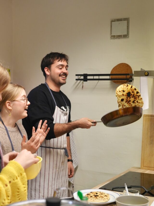 Torsdag er valgfagsdag ✨

En dag, hvor linjefagene sættes på pause, og vi åbner op for andre projekter og interesser. 

I denne periode byder torsdagene på curry house, boldspil, yoga, band, keramik og upcycling 🏀🧘🏽🎨 #højskole #højskoleliv