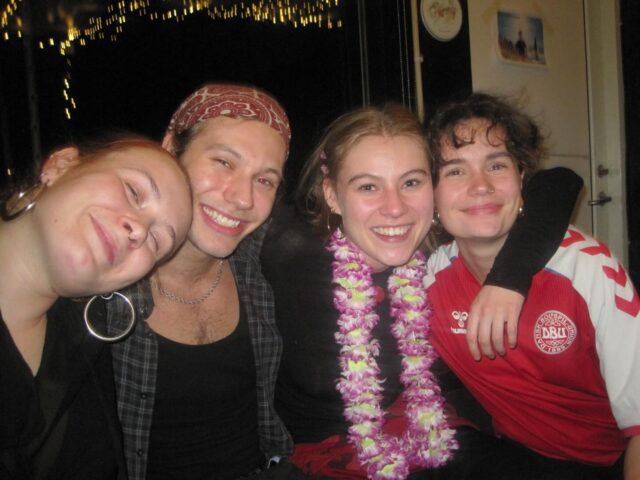 Sidste weekend var den første elevstyrede weekend✨

Giggen stod for denne weekend og der blev blandt andet planlagt en tour de chambre med lande tema og en hyggelig fest🤩🎤🕺
#højskole #højskolesangbogen #højskolerne #højskoleliv #fest